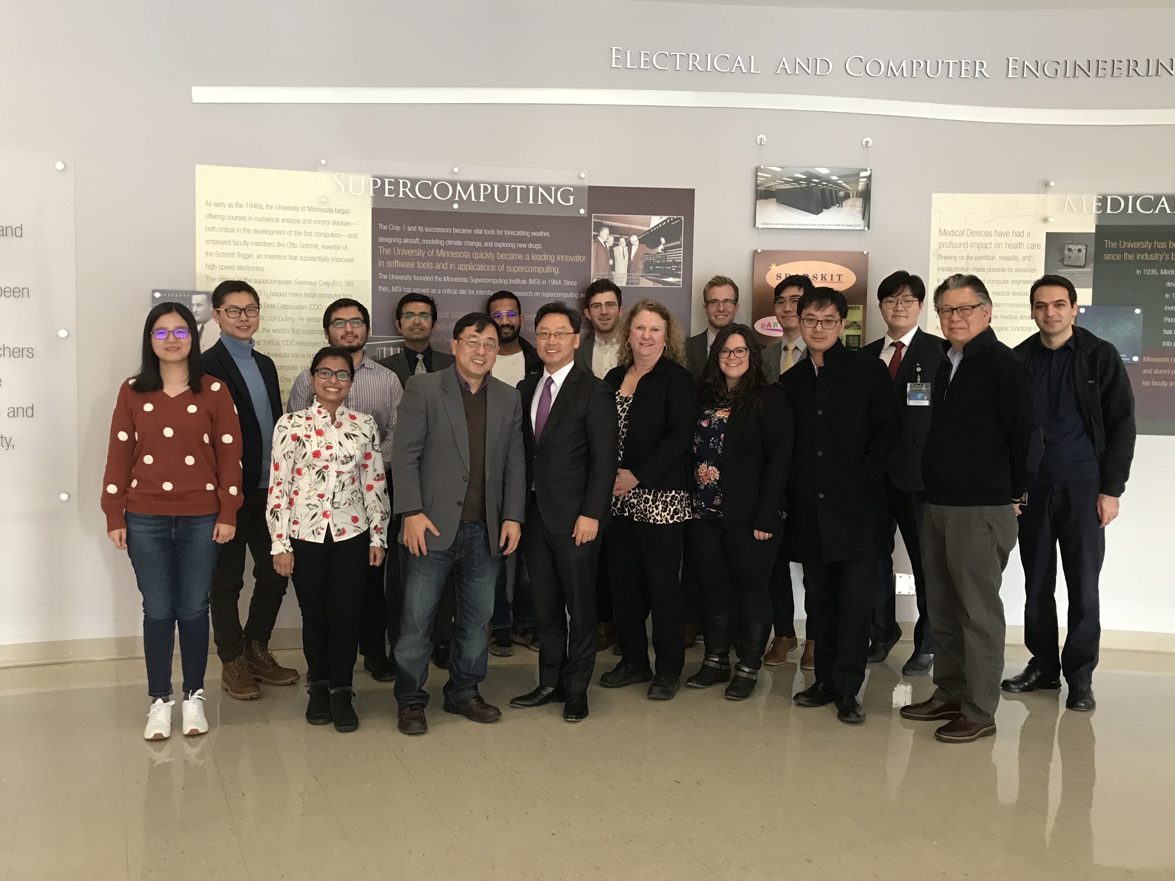 Dr. Lee's team visiting our lab